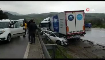 Bursa'da feci kaza: 4 araç birbirine girdi