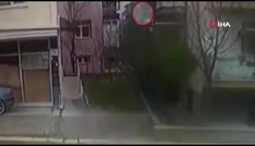 3. kattan düşen şahıs yaralandı