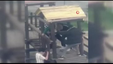Bursa'da "pes dedirten" görüntü! Çocuk parkına zarar verdiler
