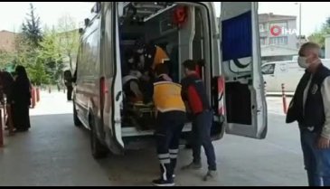 Bursa'da taşıdığı malzemelerin altında kalan işçi yaralandı