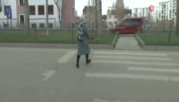Bir garip yaya geçidi, başı var sonu yok