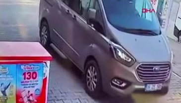 Bursa'da sürücü köpeği ezip kaçtı!