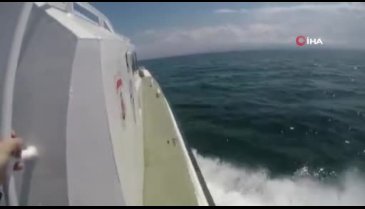 Bursa Gemlik açıklarında su alan teknede mahsur kalan 2 kişi kurtarıldı