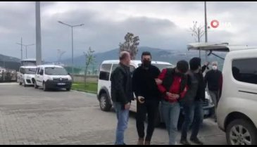 Bursa'da 15 aracı camlarını kırarak soyan zanlı yakalandı