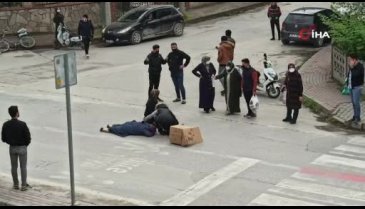 Bursa'da motosiklet yayaya çarptı: 2 yaralı