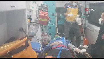 Bursa'da aşırı hız sonucu köprüye çarptı: 3 ağır yaralı