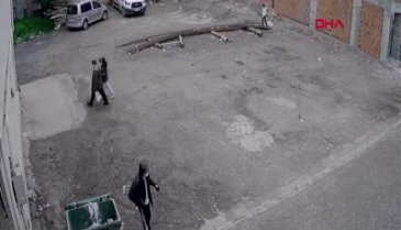 Sokak ortasında 2 kişiyi vuran saldırganın ateş etme anı ortaya çıktı