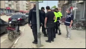 Bursa'da 'dur' ihtarına uymadı, polisin üzerine sürünce böyle etkisiz hale getirildi