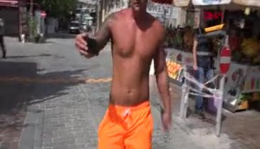 Turistten kadın polise ahlaksız teklif!