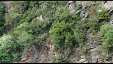 Bursa'da polisten kaçmak için tırmandığı kayalıkta mahsur kaldı