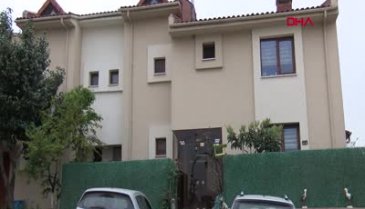 Bursa'da villasında 33 kedi ve 4 köpeğe bakıyor