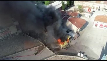 Bursa'nın tarihi kalbinde korkutan yangın!