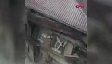 Zeytinburnu'nda boşaltılan bina çöktü