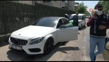 Bursa'da lüks otomobili ile polisten kaçtı, silah ve sahte izin belgesiyle yakalandı