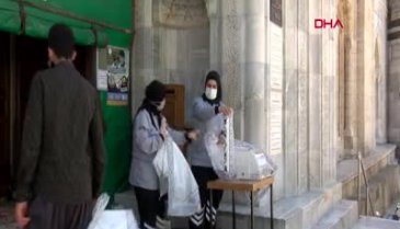 Bursa Ulu Camii'nde Ramazan ayının son cuma namazı tedbirlerle kılındı