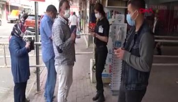 Diliyle parmaklarını ıslatarak poşetleri açan pazarcıya ceza