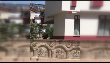 Kiracısına kızdı, 2 metrelik sopa ile saldırdı