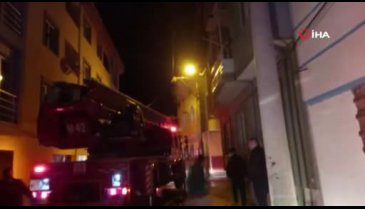 Bursa'da korkutan yangın: Dumandan etkilenen 2 kişi hastaneye kaldırıldı