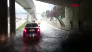 Bursa'da hem sağanak hem de dolu: Vatandaşlar zor anlar yaşadı