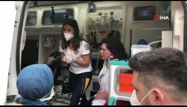 Bursa'da komşular arasında satırlı bıçaklı kavga: 1'i ağır 4 yaralı