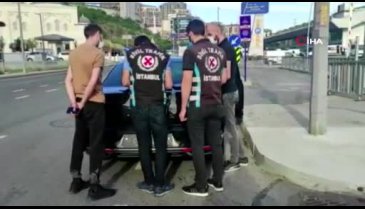 Ünlü futbolcunun eşinin 'çakar sirenli' gezdiği araca ve sahibine cezai işlem