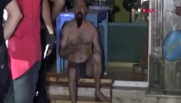 Yarı çıplak halde ateş etti, iş yerini yakmaya çalıştı!