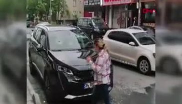 Boşanma aşamasındaki kocasının cipine çekiçle saldırdı!