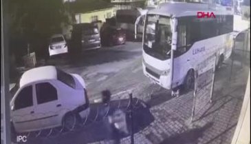 Yeni doğan bebeğini çöpe attı