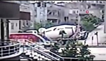 Beton mikseri sürücüsünün öldüğü kaza kamerada
