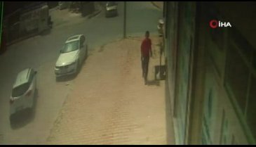 Freni boşalan hafriyat kamyonu lüks aracı pert etti