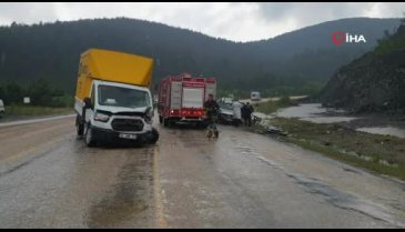 Bursa'da yağmurla gelen kazada 1 ölü, 2 yaralı
