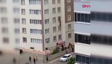 Yürekler ağza geldi! Düşmekten böyle kurtuldu