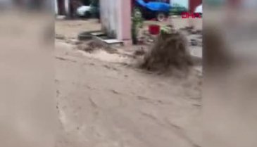 Bursa Mudanya'da sel sonrası temizlik çalışmaları sürüyor