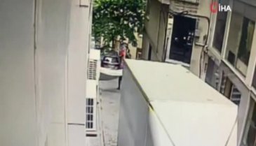 İstanbul'da genç kız kendini balkondan aşağıya attı