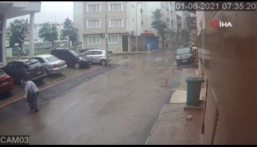 Bursa'da güpegündüz cadde ortasında kadınları taciz etti!