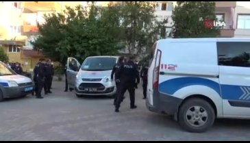 Kocası boğazından defalarca bıçaklayarak öldürdü!