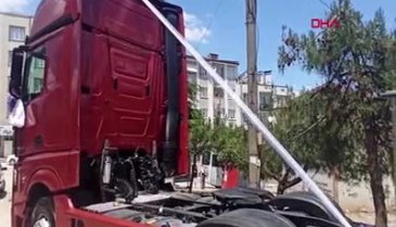Bursa'da TIR, gelin aracı oldu