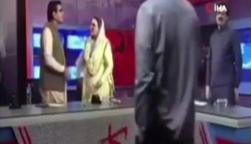 Pakistanlı eski bakandan canlı yayında tokat!