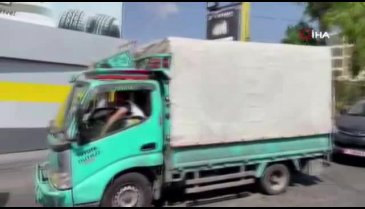 Lübnan'da benzin ithal edilemedi, benzin istasyonlarında uzun kuyruklar oluştu