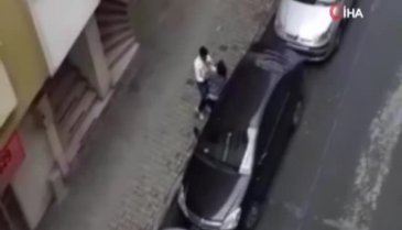 Hamile karısını sokak ortasında dövdü