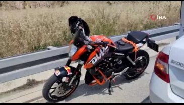 Bursa'da motosiklet otoban girişinde bariyerlere çarptı