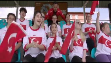 Ziya Selçuk: "EURO 2020 Final coşkusuna özel çocuklarımızın gözü, gönlü ve diliyle ortak olmak istedik"