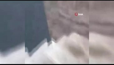Sel suları motosikleti sürükledi, kanallar taştı