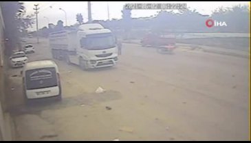 Pişkin hırsız, dondurma yiyerek telefon çaldı!