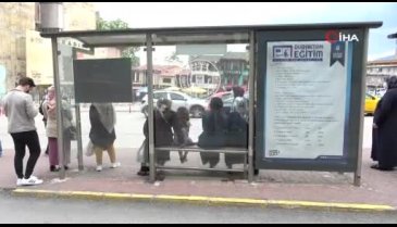 Bursa'da otobüs durakları ders çalıştırıyor!