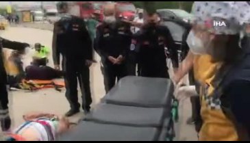 Bursa'da durağa dalan otomobil 1'i çocuk 5 kişiyi ezdi