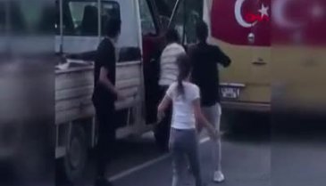 Önce baltalı sonra sopalı yol verme kavgası