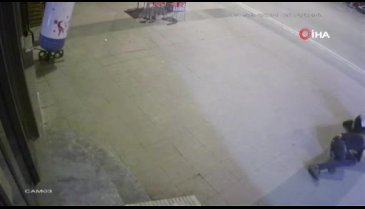 Genç kuryeyi tekme tokat dövdü!