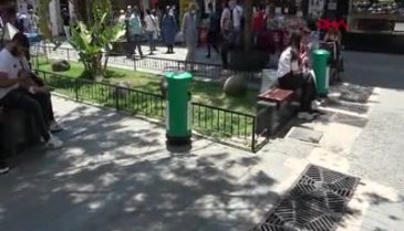 Cadde ortasında düşük yapan kadın, bebeğini çöpe attı