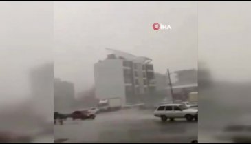 İzmir ve Manisa fırtınaya teslim oldu!